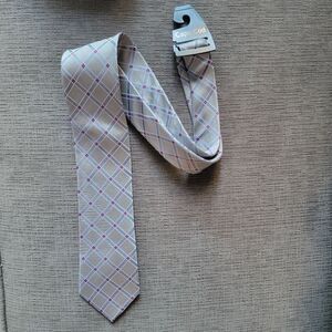 CAPE COD Neckwear Men's Grey Silver Tie with geometric Pattern